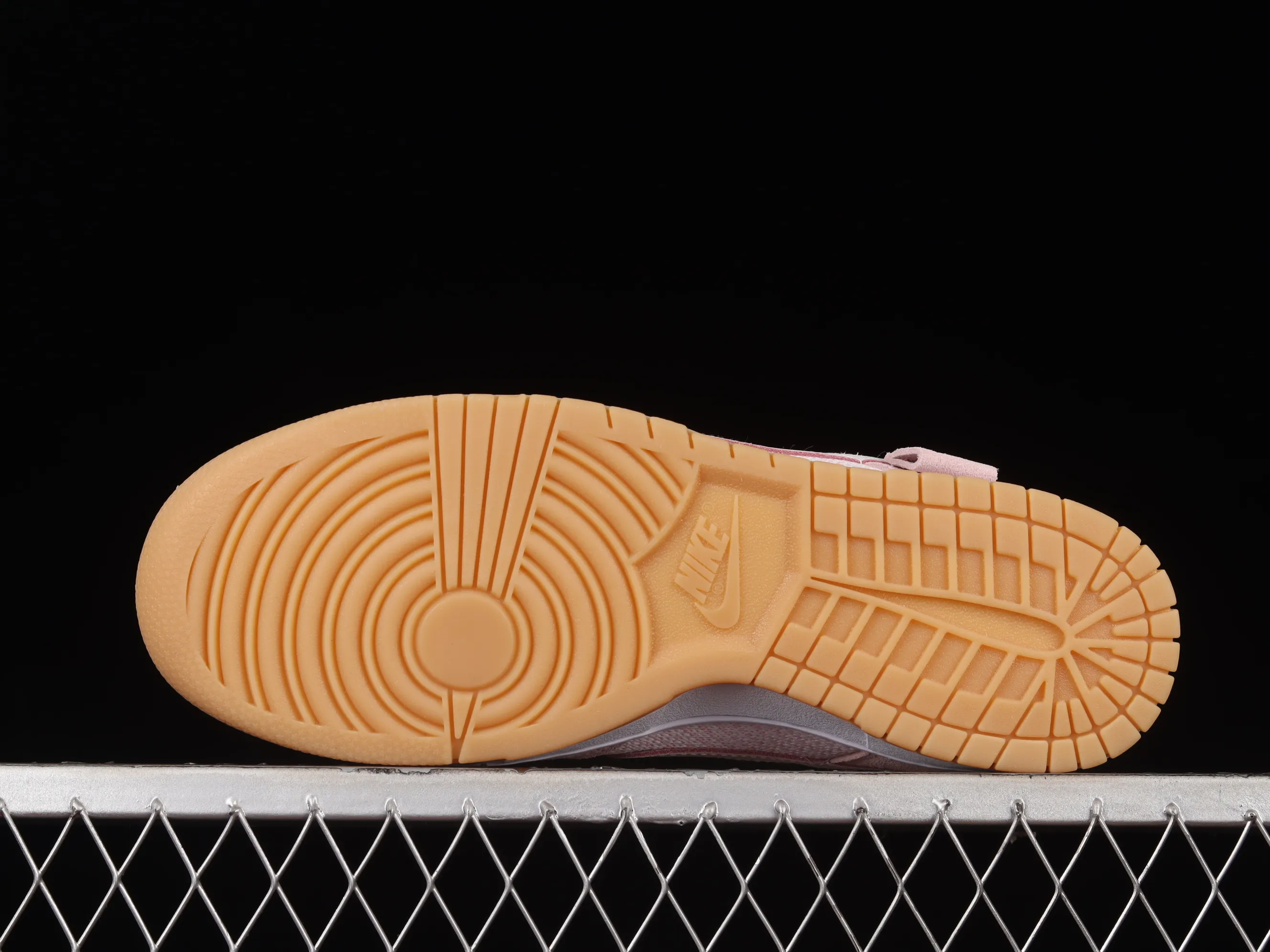 All categories Nk SB Dunk series Nk SB Dunk Low low-top sneakers F version Nk Dunk Low "Teddy Bear" pink teddy bear SB low-top sports and leisure sneakers DZ5318-640